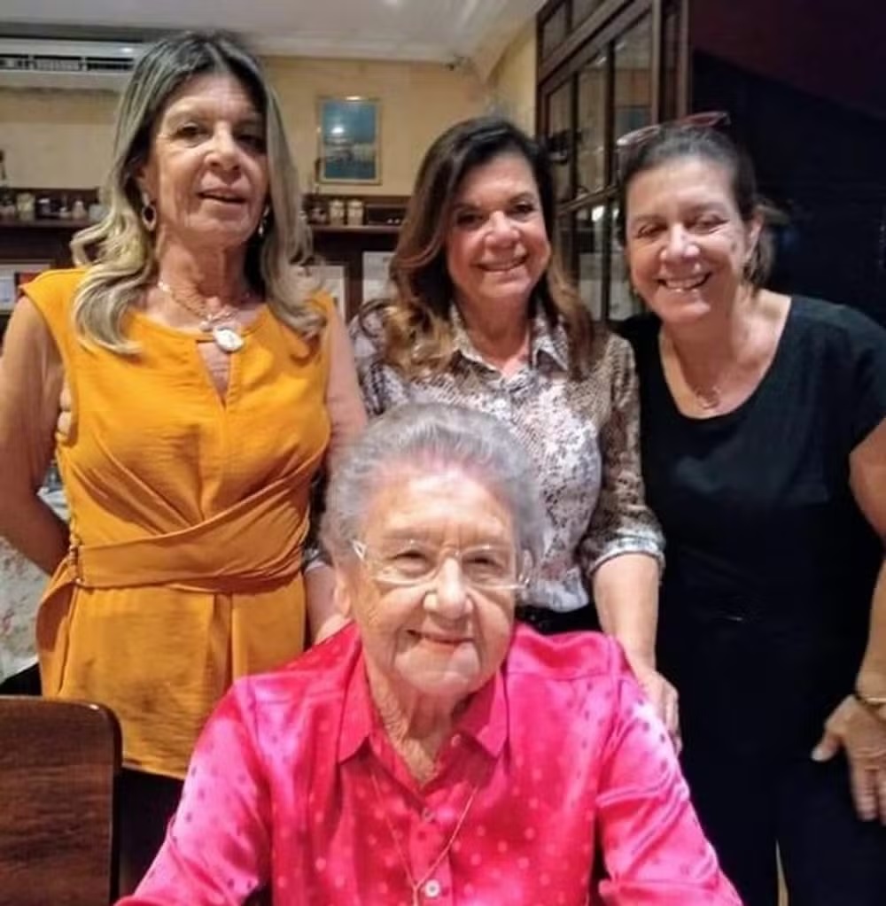 Filhas de Palmirinha brigam por herança milionária e trocam acusações na Justiça