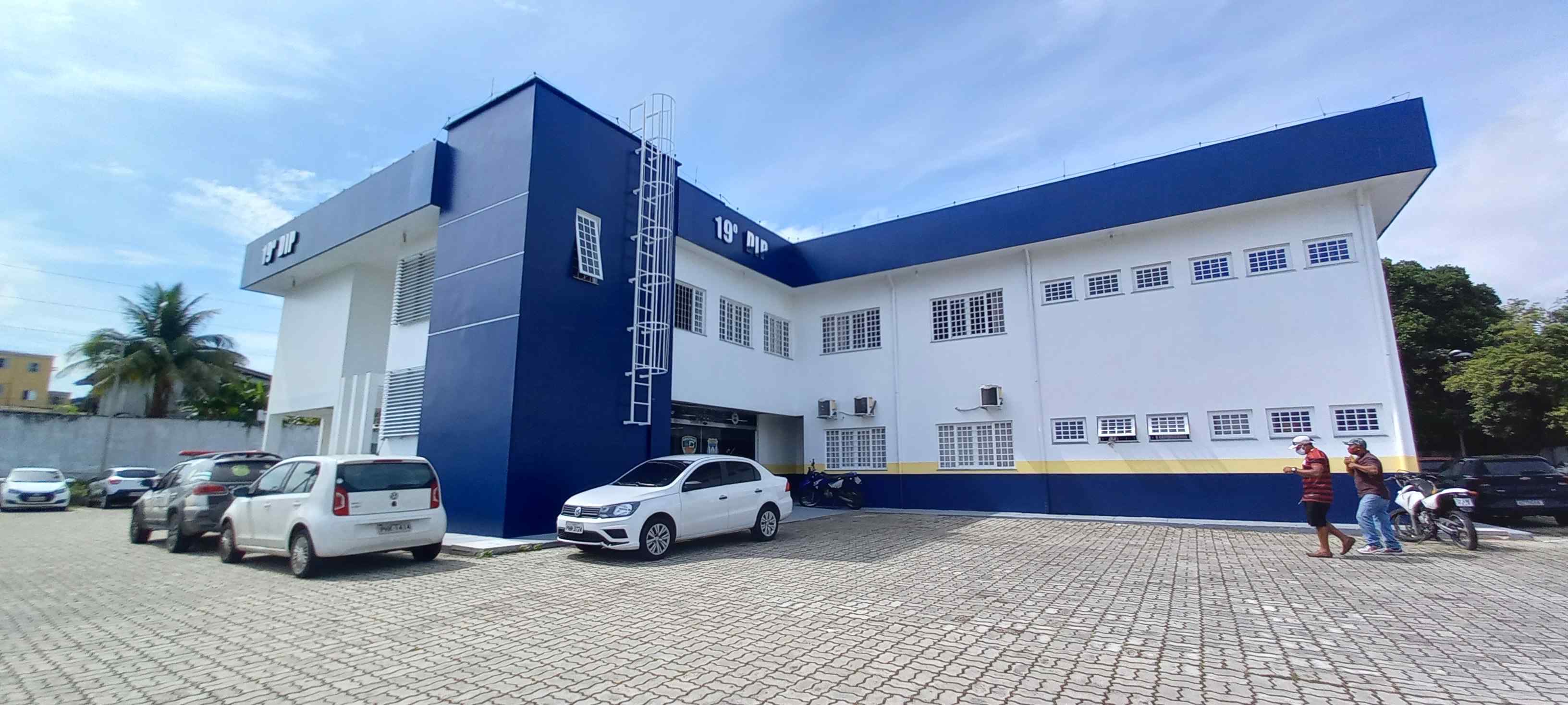 Homem é preso por tentar sequestrar mulher que passeava com cachorro no Aleixo
