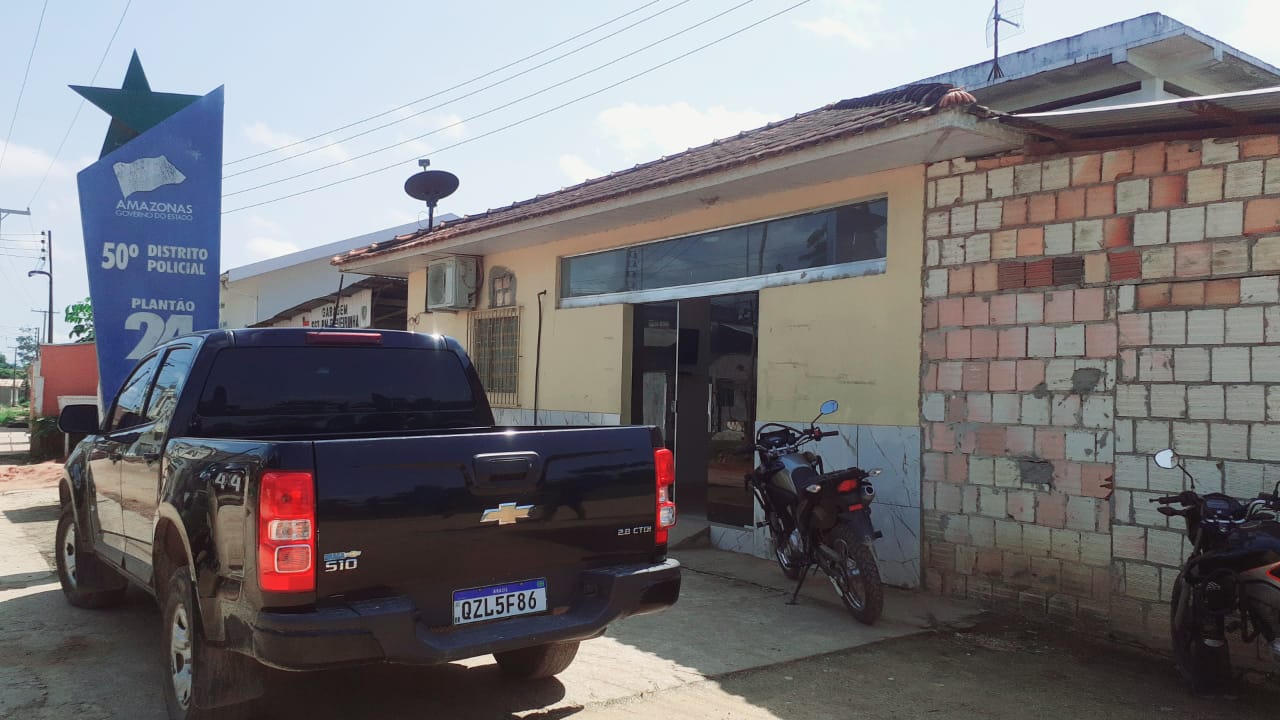 Irmãos são presos por furarem pneus de viatura da PM durante busca por traficantes no Amazonas