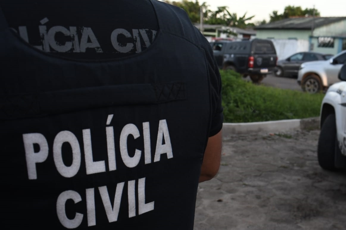 Pastor vai à delegacia para ministrar culto aos detentos e acaba preso por dever pensão no Amazonas