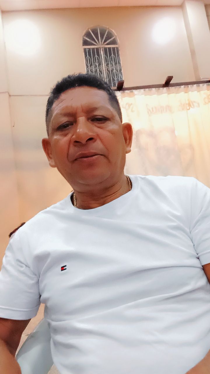 Polícia pede ajuda para encontrar suspeito de esfaquear ex na frente dos filhos no Amazonas