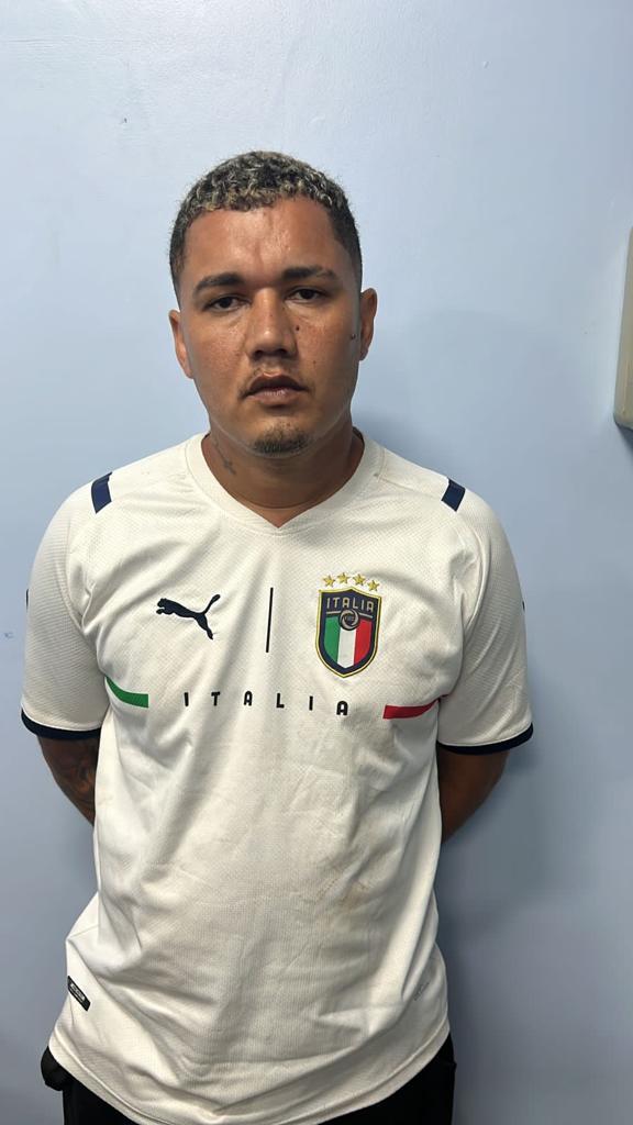 Homem que furtou pistola de carro usando dispositivo 'Chapolin' é procurado no Amazonas