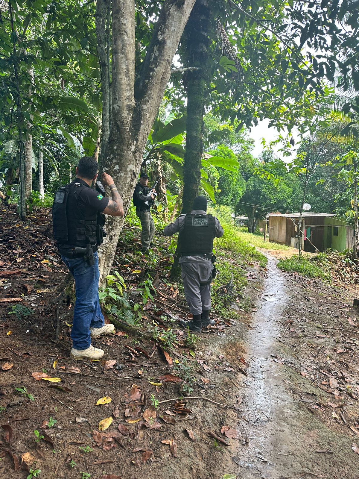 Presos por capturar vítimas para 'Tribunal do Crime' são transferidos para Manaus