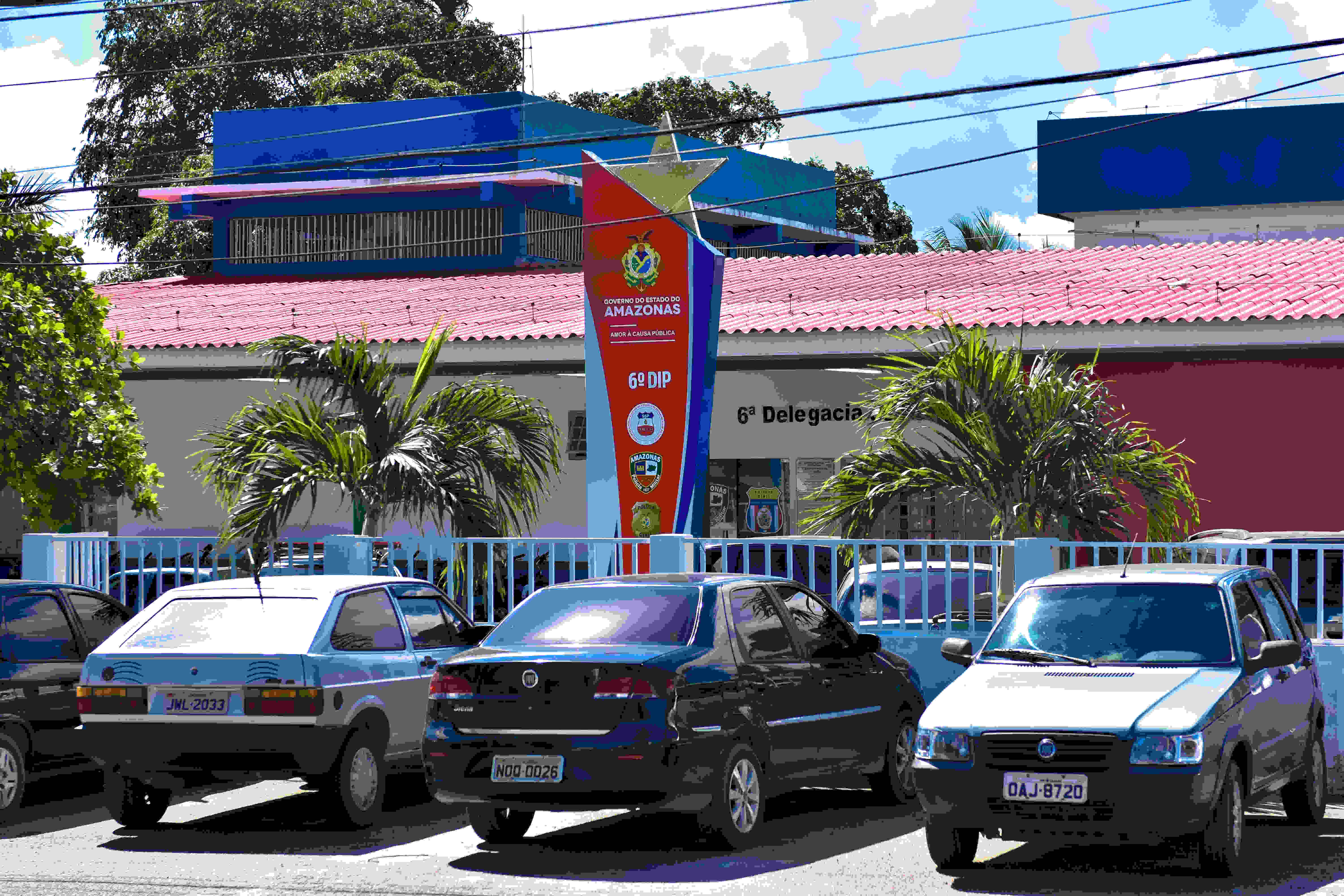 Pai e filha são presos por aplicarem golpes em site de compra e venda em Manaus