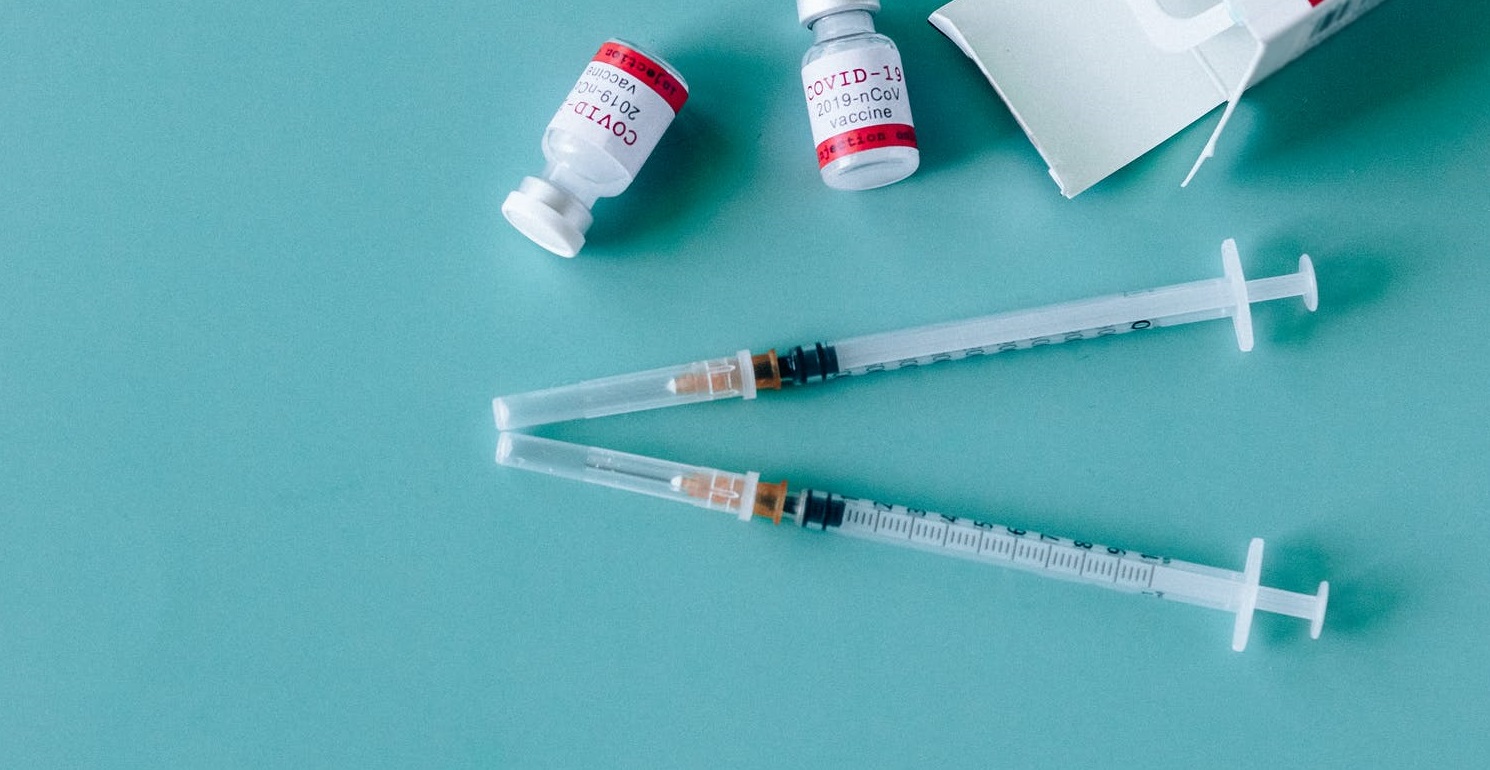 Pesquisador explica proteção da 1ª dose da AstraZeneca e intervalo maior 