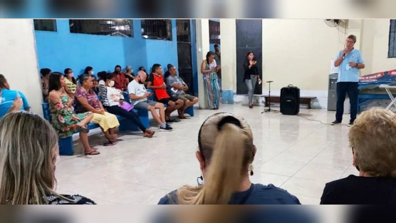 Pré-candidato ao Senado, Luiz Castro orienta moradores sobre direitos na cobrança de energia em Manaus