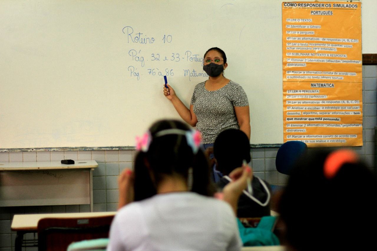 Mais 42 professores aprovados no concurso da Semed são convocados em Manaus