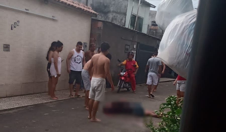 Morre em hospital jovem que teve corpo crivado de balas na frente de casa em Manaus