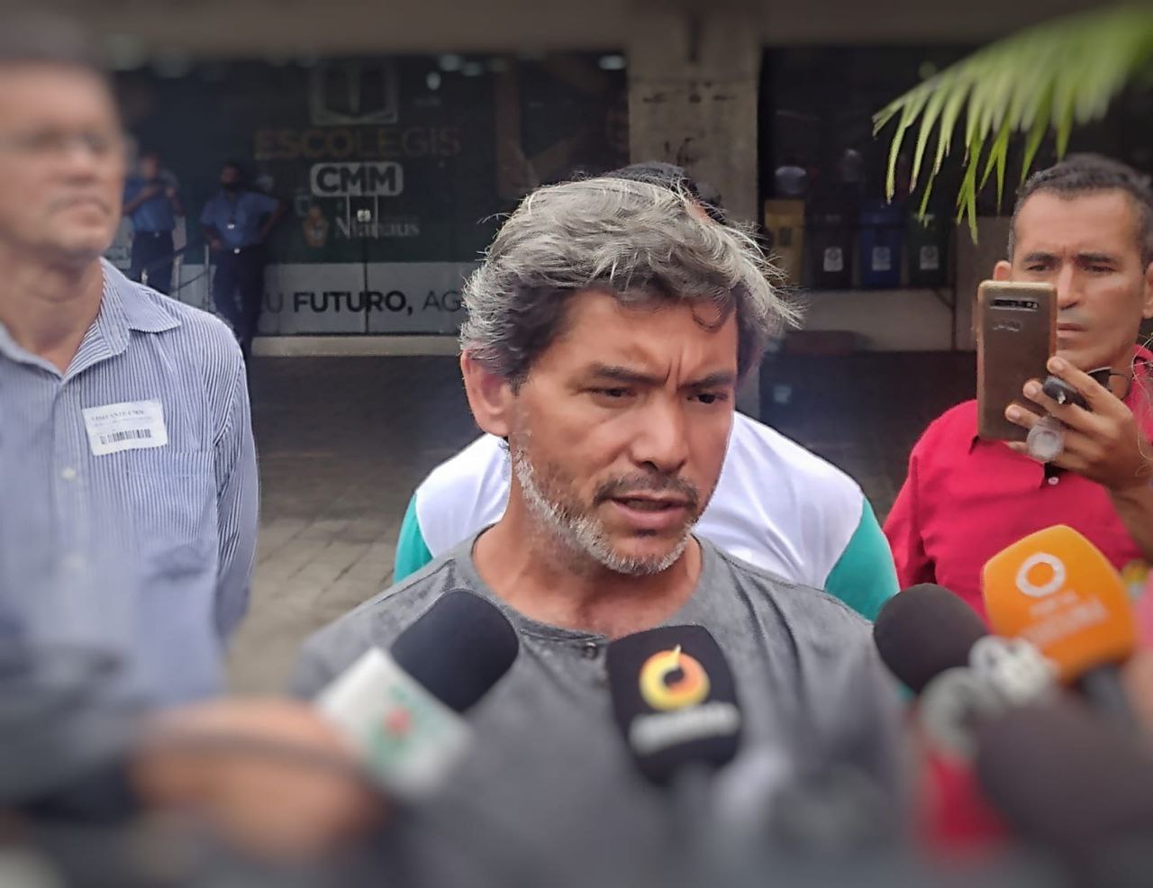 Motoristas protestam contra PL que pode tirar micro-ônibus Executivo de circulação em Manaus