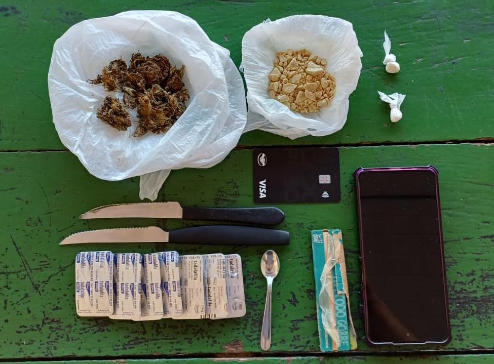 Jovem é flagrado vendendo drogas e tadalafila no Amazonas