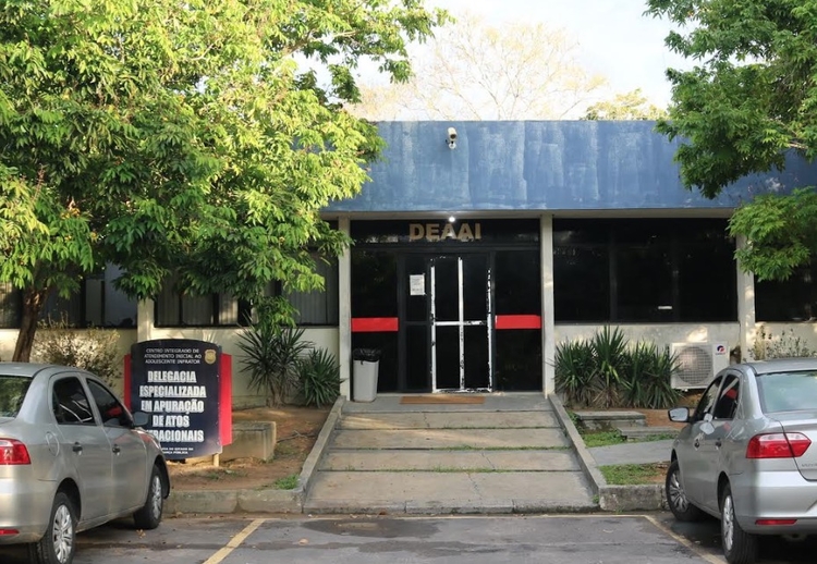 Mulher que cedia motocicleta para adolescente roubar é presa em Manaus