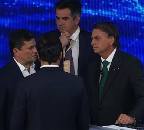 Moro acompanha Bolsonaro em debate após acusar presidente de interferir na PF