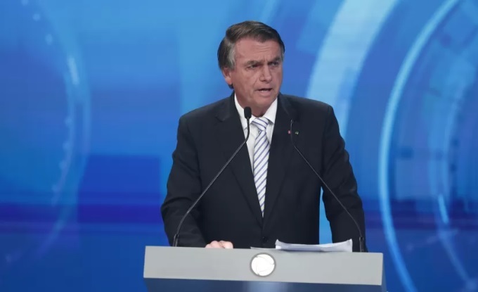 Bolsonaro volta a negar amizade com Roberto Jefferson durante sabatina na Record