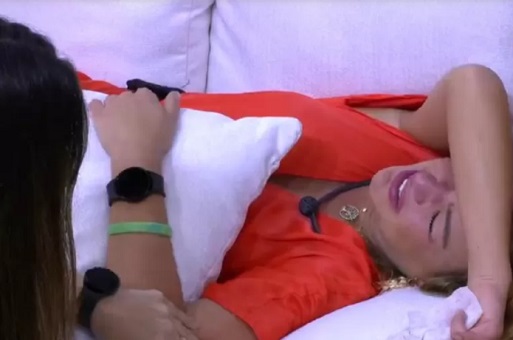 Bárbara chora e diz estar 'cancelada' após suposto caso de racismo contra Natália