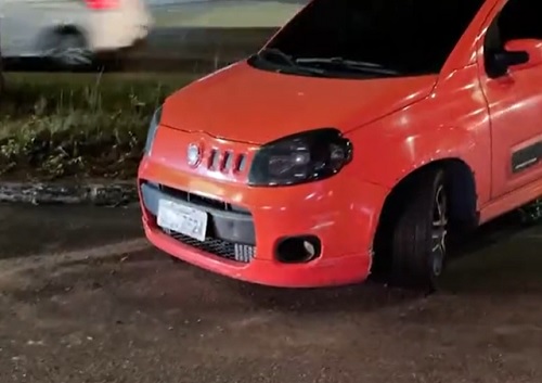 Motorista foge após causar acidente com carros parados em semáforo de Manaus
