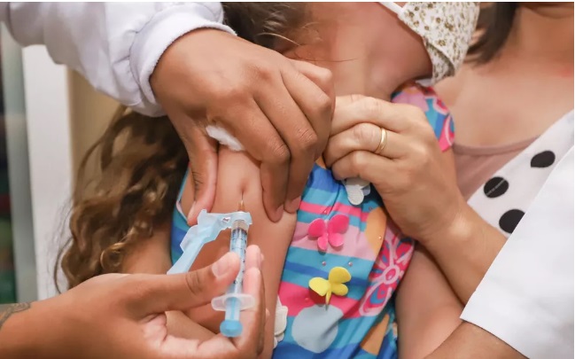 Vacina da Pfizer contra Covid é aprovada para crianças entre 6 meses e 4 anos