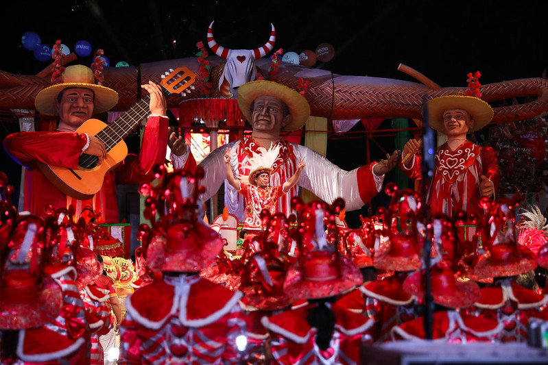 Garantido leva trajetória de lutas e glórias na última noite do Festival de Parintins