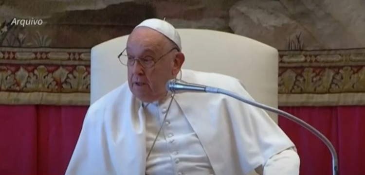 Papa Francisco precisou de transfusão de sangue e teve crise respiratória, diz boletim do Vaticano