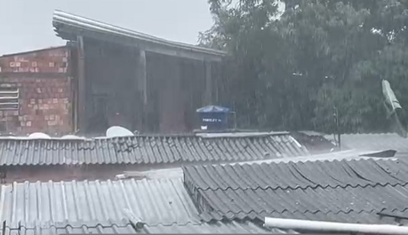 Prefeitura alerta para alagamentos após registrar 35 ocorrências durante temporal em Manaus