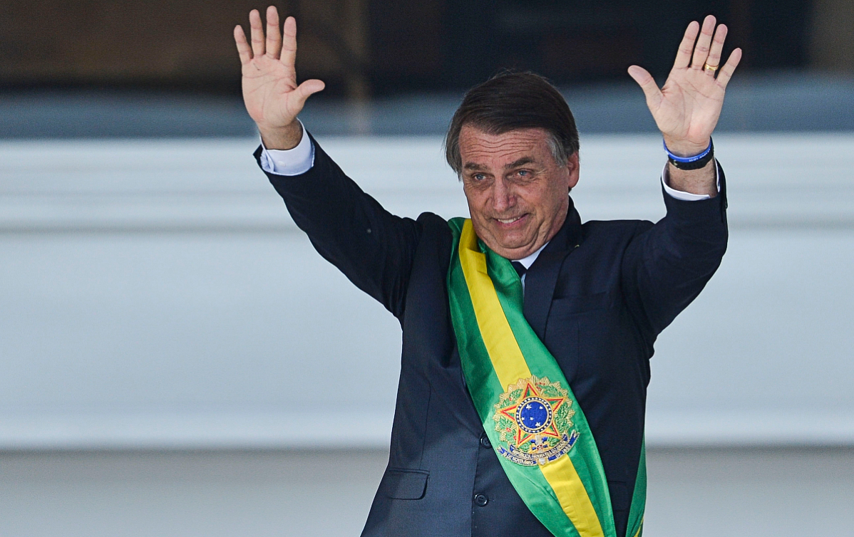 Bolsonaro decide não passar faixa presidencial a Lula