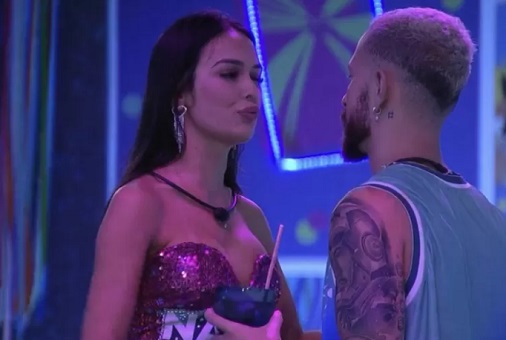 Larissa desabafa com Fred: 'Sinto que a gente não está do lado certo'