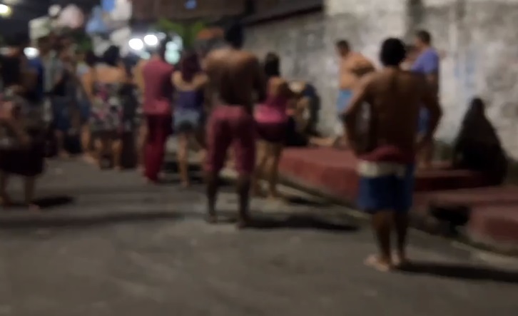 Corpo de homem é encontrado em calçada após tiroteio em Manaus