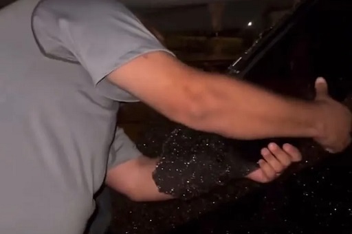 Ônibus de rapper Orochi é crivado de balas no Rio de Janeiro