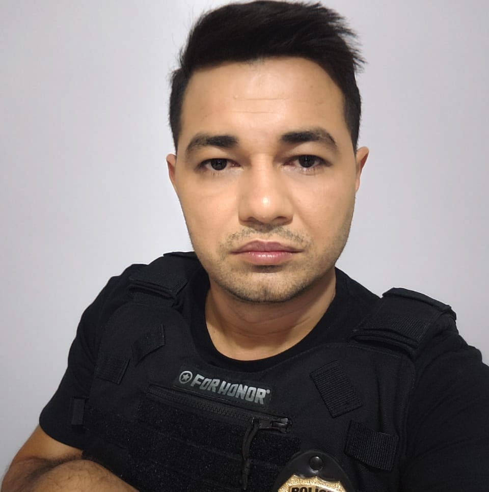 Dupla é presa por aplicar golpes na OLX usando foto de investigador da PC em Manaus