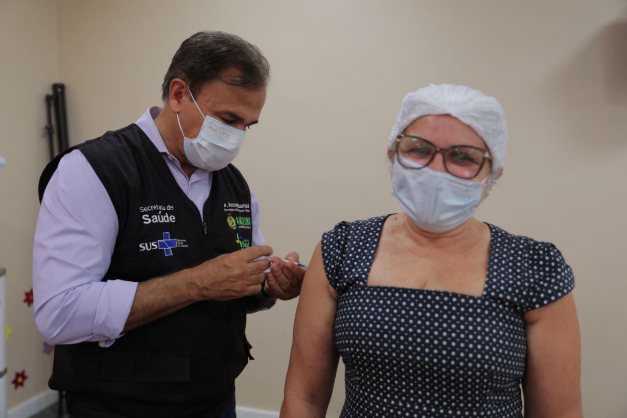 Hospitais terão sala de vacinação contra covid para profissionais da saúde em Manaus