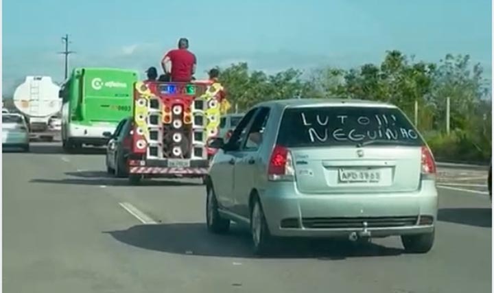 Cortejo de motociclista arremessado em acidente tem paredão de som em Manaus; vídeo