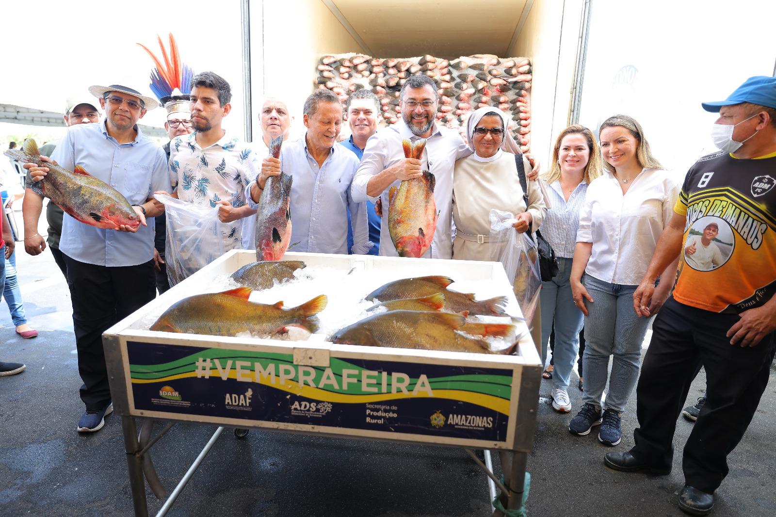 Governador Wilson Lima entrega mais de 300 toneladas de pescado a instituições na Semana Santa 