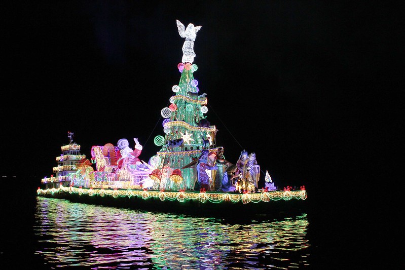 Presépio flutuante é entregue em Manaus e distribuirá presentes para ribeirinhos