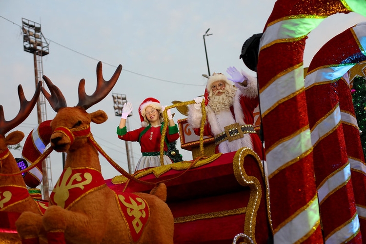 Parada natalina: Conjunto Viver Melhor terá desfiles de carros alegóricos nesta quarta-feira
