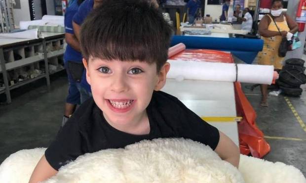 Mãe de Henry diz que já leu toda bíblia e que morte do filho serviu de alerta sobre torturas de Jairinho