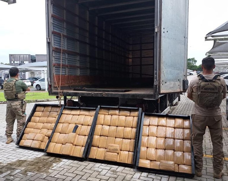 PF apreende 120 kg de drogas e carregador de fuzil que saíram de Manaus