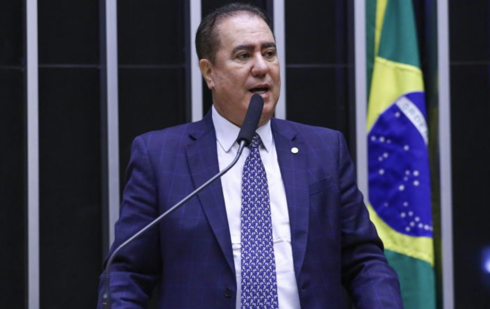 Câmara analisa inclusão de cirurgia de redução de mama nos planos de saúde