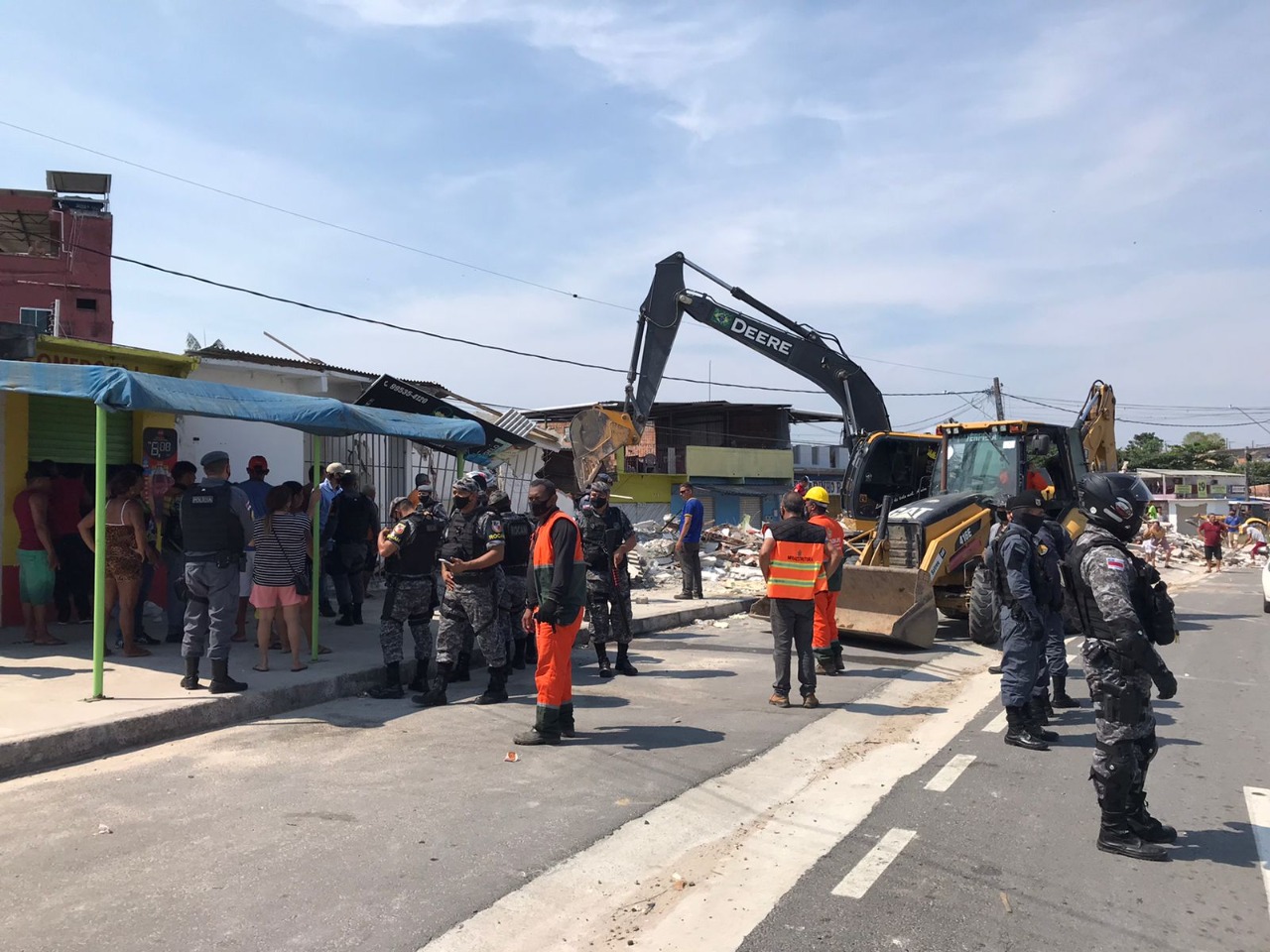 Invasores retirados em reintegração estavam em área de preservação de Manaus