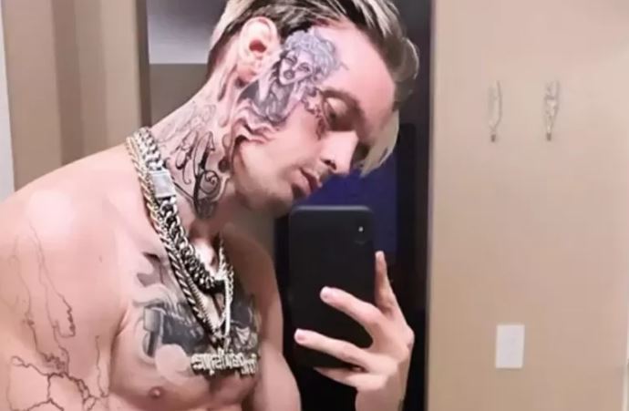 Cantor Aaron Carter é encontrado morto em banheiro e polícia apura o caso