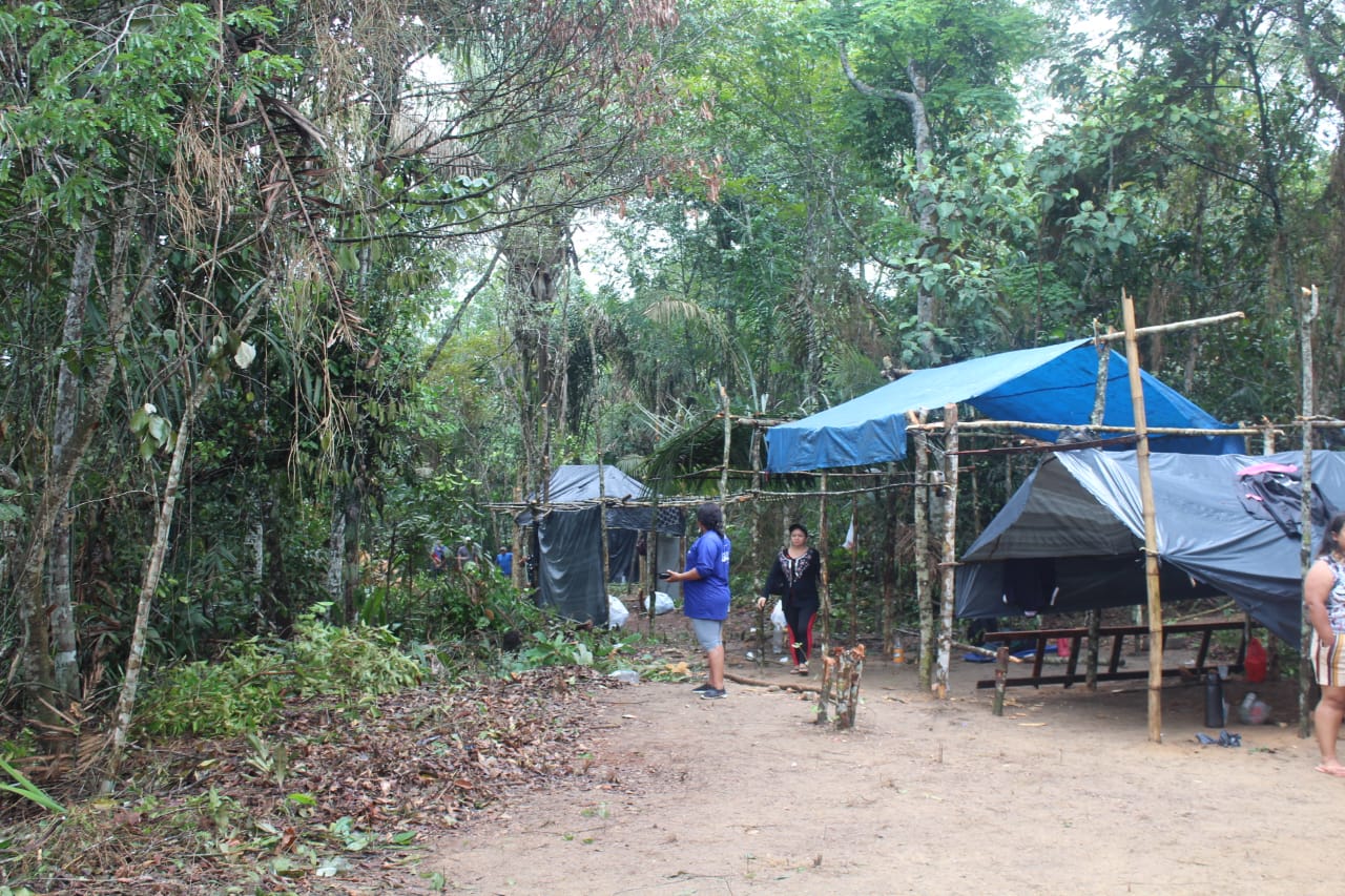 Vídeo: PM entra em confronto com moradores de assentamento indígena em Manaus