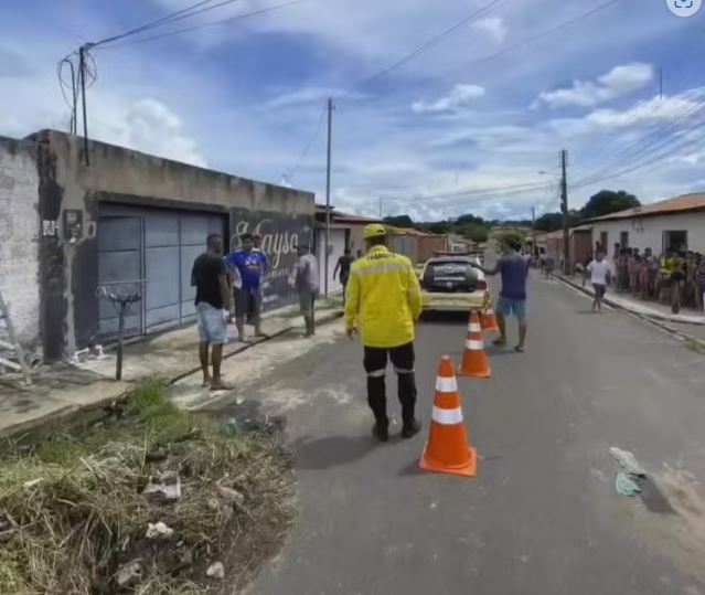 Mãe tenta salvar filho de 6 anos e ambos morrem eletrocutados