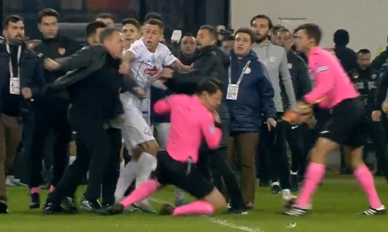 Árbitro é espancado em jogo de campeonato e sai com o olho roxo