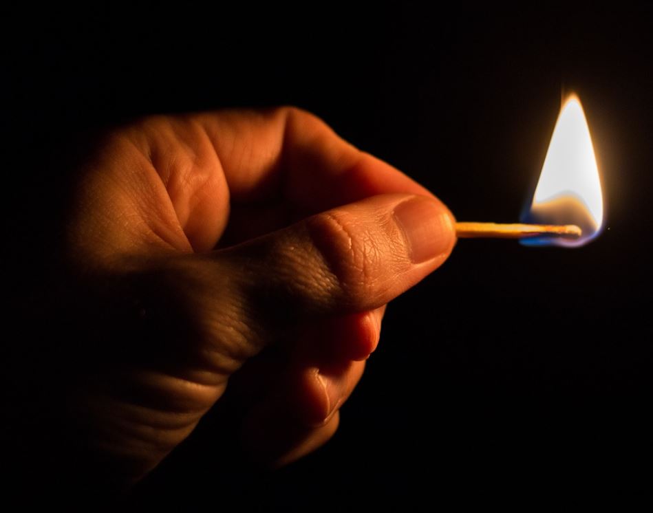 Quase 24h após temporal e apagão, bairros de Manaus continuam sem energia