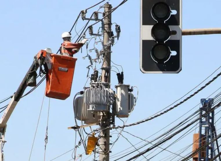 Moradores de 9 bairros ficam sem energia nesta terça-feira em Manaus 