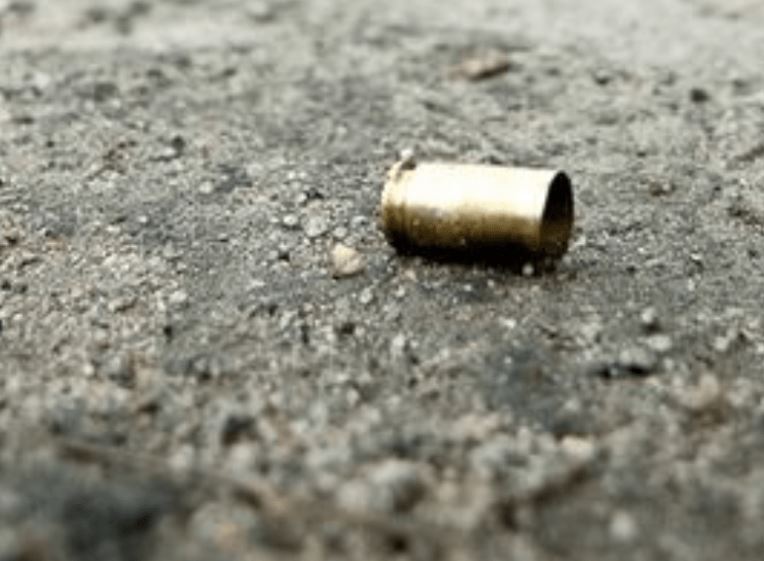 Homem é assassinado a tiros no meio da rua em Manaus