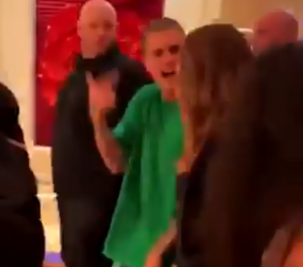 Vídeo de Justin Bieber supostamente aos gritos com Hailey viraliza e modelo se pronuncia