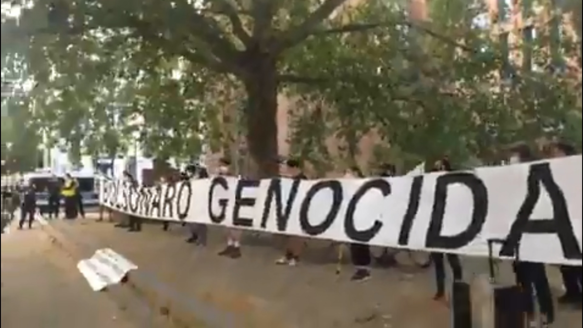 Atos em Londres, Berlim, Paris e mais cidades pedem impeachment de Bolsonaro: 'genocida'