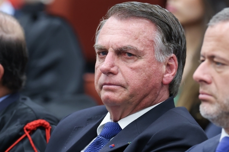 Pena de Bolsonaro pode cair de 27 para 2 anos; entenda 