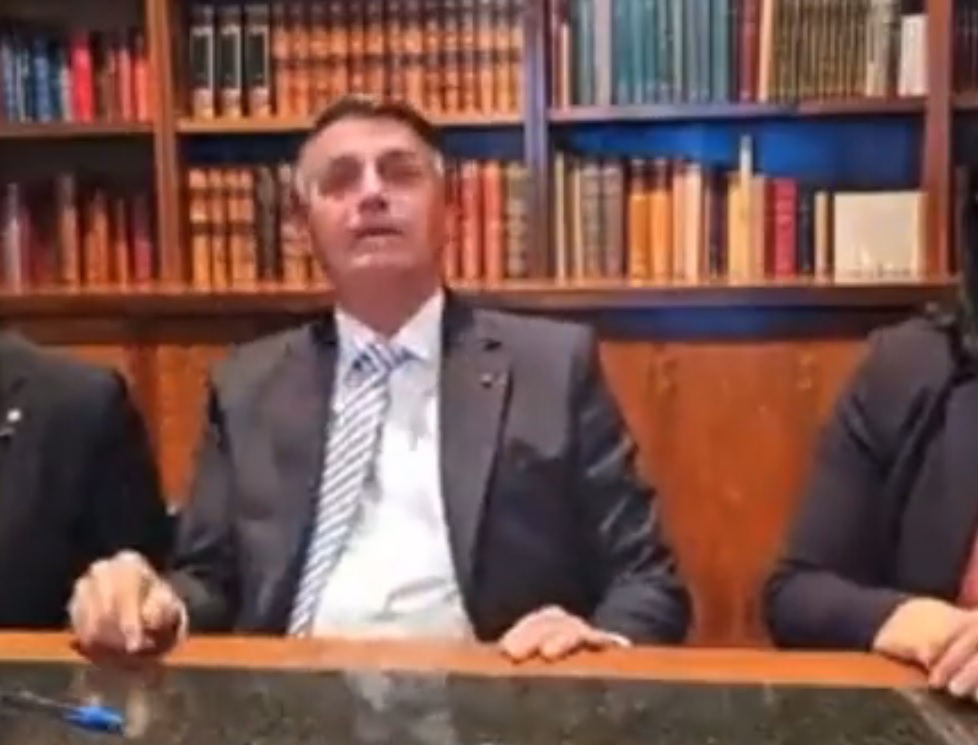 Em live, Bolsonaro pede para assistir ‘aquele canal’ durante entrevista de Lula ao Jornal Nacional