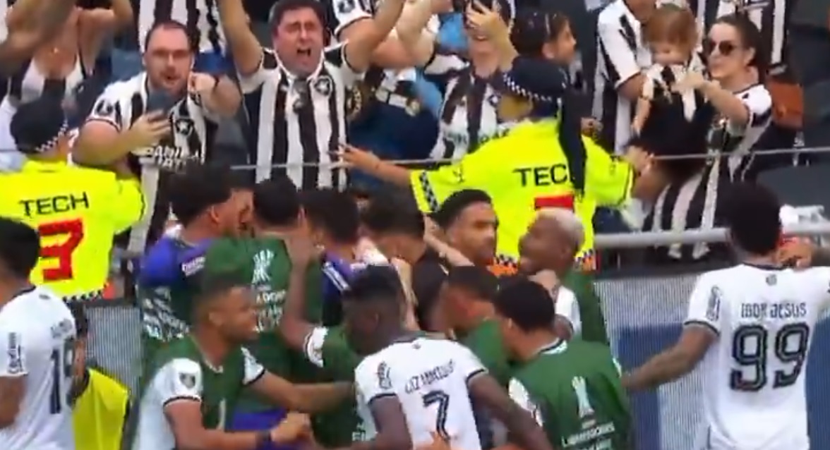  Com um a menos, Botafogo vence Atlético-MG por 3 a 1 e conquista a Libertadores 2024
