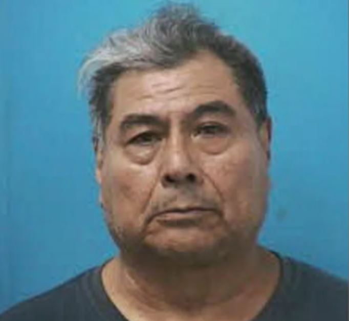 Treinador é preso ao esquecer celular em restaurante com imagens de crianças estupradas